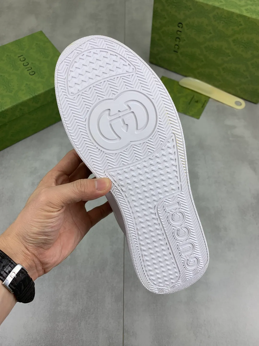 Men's shoes 💰P400💰【New model】 🆘 The latest model from Gucci official website 🎁 Classic casual and fashionable men's shoes 👟 Hot model 💥 Simple and elegant style, exclusive for trendy men. Unique latest brand elements from the official website 👑 Original Gucci decoration, fashionable and generous, made of original soft calfskin fabric ➕ Comfortable soft pigskin lining ✅Wear-resistant rubber outsole specified on the official website_Full elasticity, classic model taken in real life🎬Color: 5️⃣colors available😍Number: 38-44 (45 46 customized)